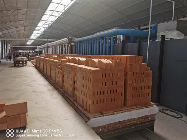 108.8×2.4米煤氣天然氣燒粘土磚高效高產(chǎn)節(jié)能隧道窯生產(chǎn)線(xiàn)（設(shè)計(jì)日產(chǎn)200噸，實(shí)際日產(chǎn)240噸，能耗45m3/噸產(chǎn)品）